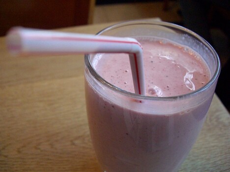 What is a better way to start the morning than with a yummy and healthy strawberry shake