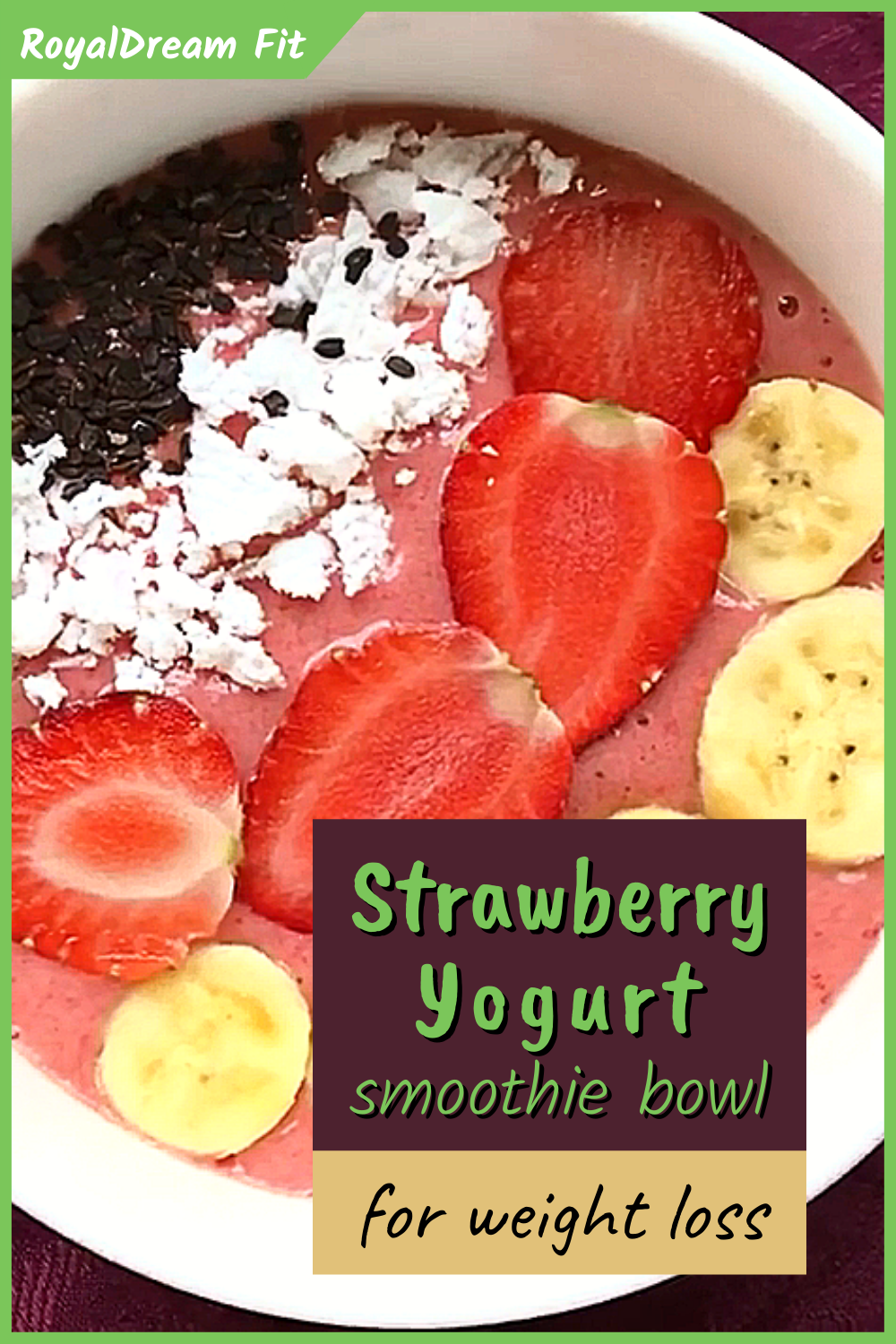Try this creamy and delicious smoothie bowl with strawberries and yogurt!
