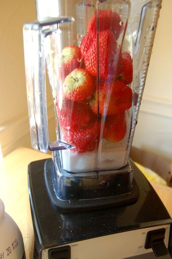 □This is a Must-Try Smoothie Combination; Chocolate Strawberry Smoothie □